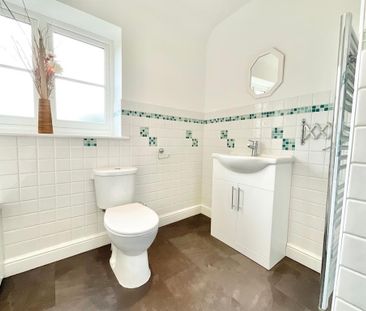 4 bedroom detached house to rent - Photo 3