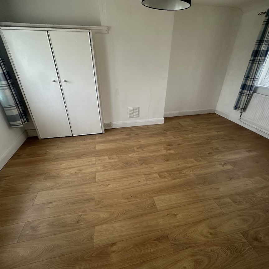 St. Andrews Road, W3 - Photo 1