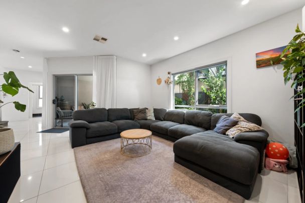 Low-Maintenance Living in a Prime Torrensville Location - Photo 1