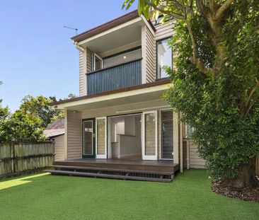 16 Victoria Street, Spring Hill QLD 4000 - House For Rent | Domain - Photo 2