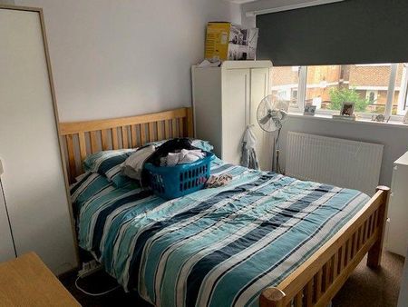 3 bedroom flat to rent - Photo 2