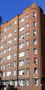 Oversized Renovated Studio - Photo 4