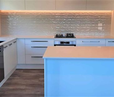 Two bedroom, two bathroom home - Photo 4