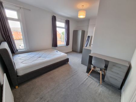 4 Bed Student Accommodation - Photo 2