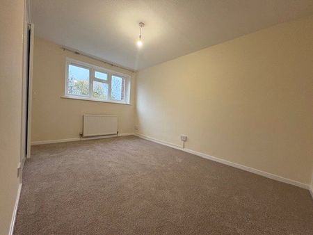 3 bedroom terraced to rent - Photo 3