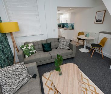 6 bedroom terraced house to rent - Photo 1