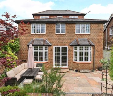 Beacon Hill Road, Hindhead - 5 bedrooms Property for lettings - Sey... - Photo 2