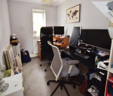 4 bedroom semi-detached house to rent - Photo 2