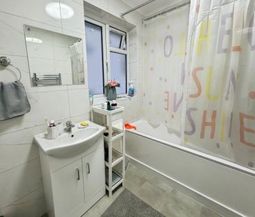 1 bedroom in a house share to rent - Photo 2