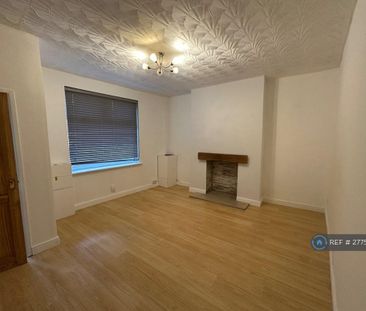 3 bedroom end of terrace house to rent - Photo 2