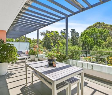 Luxurious Penthouse with Expansive Terrace Overlooking Parkland - Photo 3