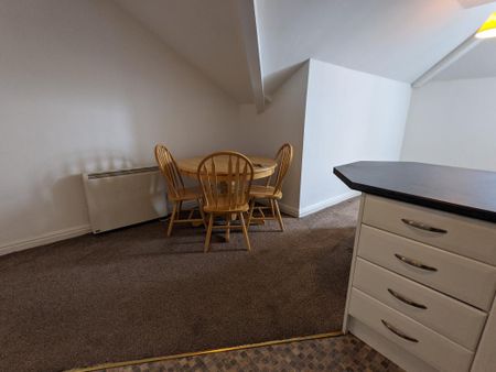 3 bedroom flat to rent - Photo 2