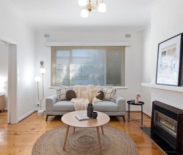 Character 3 bedroom home - Photo 6