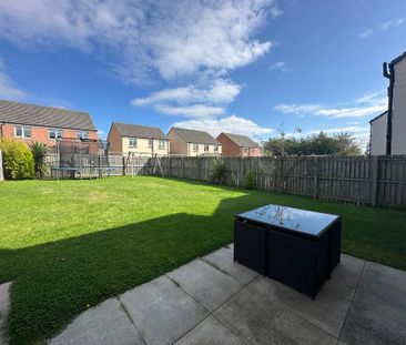 4 bedroom detached house to rent - Photo 2