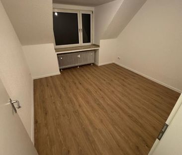 Moderne 3-Zimmer-DG-Wohnung in Essen-Schonnebeck! - Photo 3
