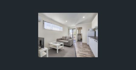 MODERN, FULLY FURNISHED, STUDIO APARTMENT - Photo 4