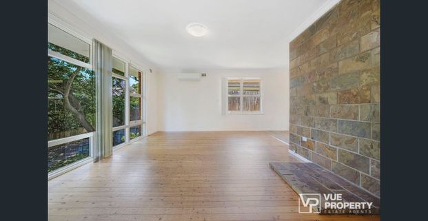 Expansive family residence only 900m to Epping Station and shops - Photo 1