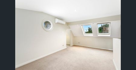 Sunlit family home - Photo 3