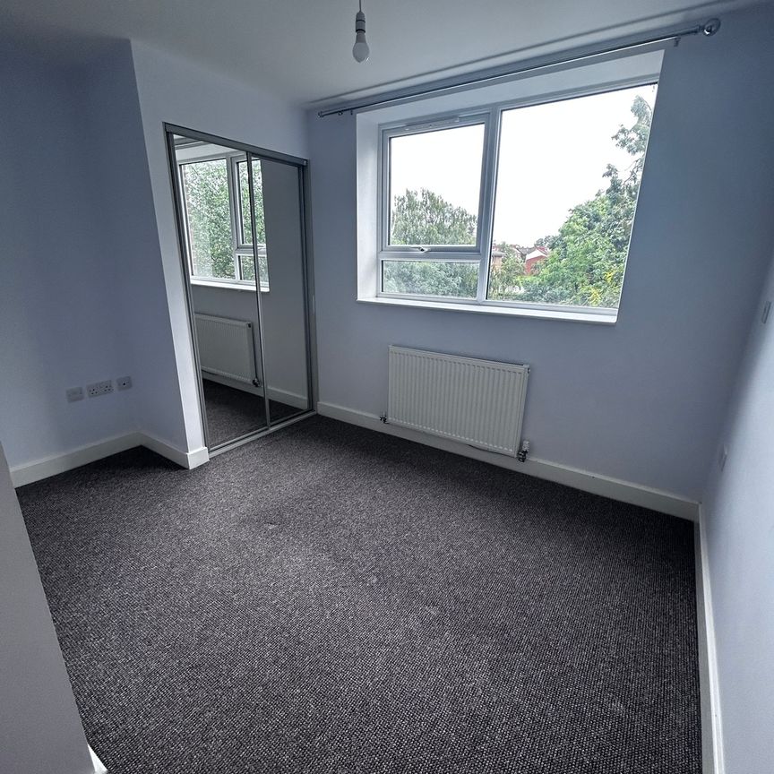 QUEENSWAY, BLETCHLEY - 1 BEDROOM - Photo 1