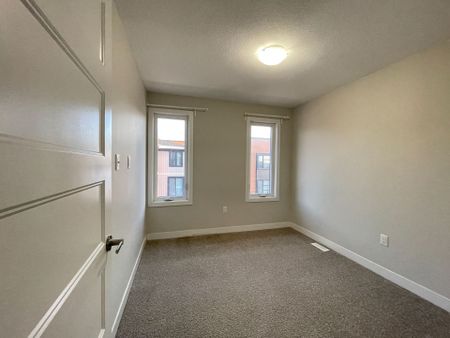 For Lease - 856 West Village Square Unit# 856, London North, Ontario - Photo 2