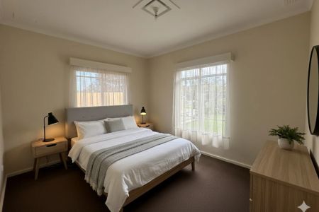 Beautifully updated and comfortable home - Photo 3