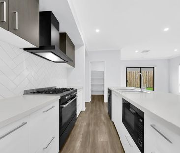 Stunning and Modern 4-Bedroom Home in Mickleham - Photo 6