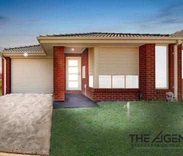 MODERN FAMILY HOME IN A PRIME LOCATION! - Photo 1