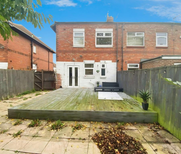 4 bedroom semi-detached house to rent - Photo 1