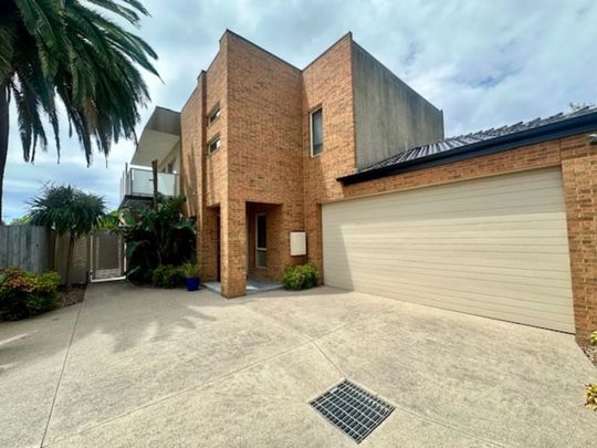 Stunning home in the heart of Dromana! TWO KITCHENS! - Photo 1