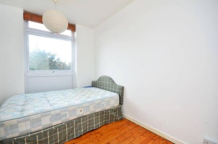 3 bedroom flat to rent - Photo 2
