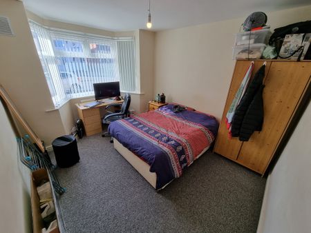 5 Bed Student Accommodation - Photo 2