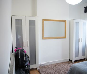 3 Bed Terraced House, Vernon Road, E15 - Photo 2