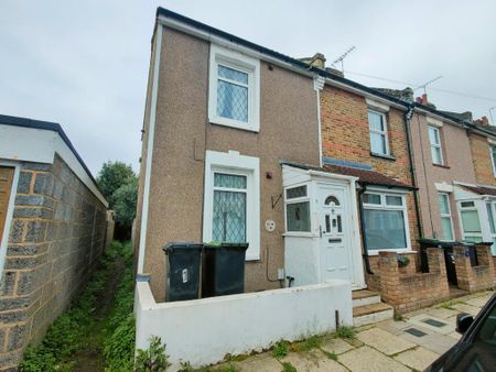 2 bedroom end of terrace house to rent - Photo 5