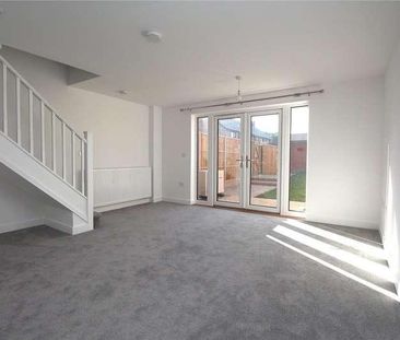 Edwards Grove, Bordon, Hampshire, GU35 - Photo 2