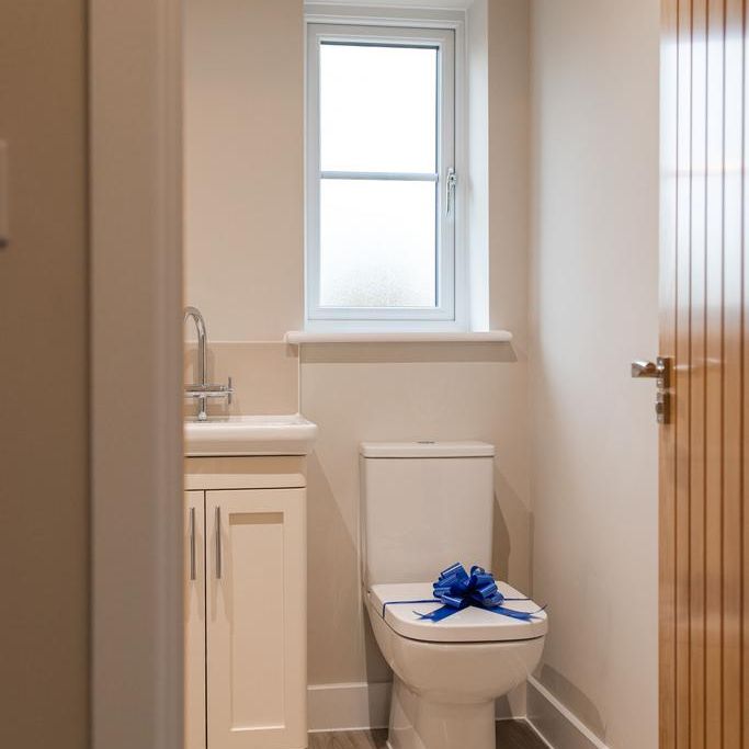 2 bedroom property to rent - Photo 1