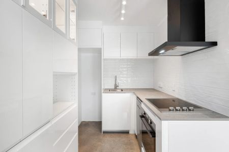 Stylish Renovated Unit with Easy Access to Oxford Street - Photo 4