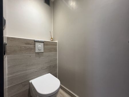 Location Appartement 3 pièces 75m² ST LAURENT DU VAR 06700 - Photo 2