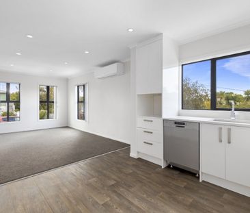 2/9 Marlene Avenue, Te Atatu South - Photo 1