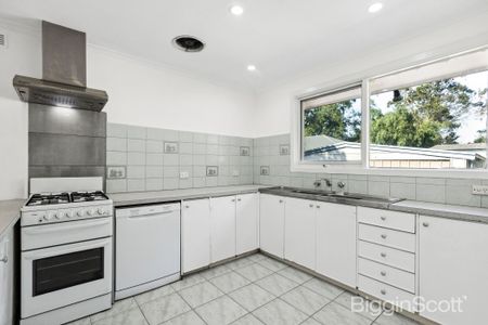 Beautiful Family Home in Great Location. - Photo 3