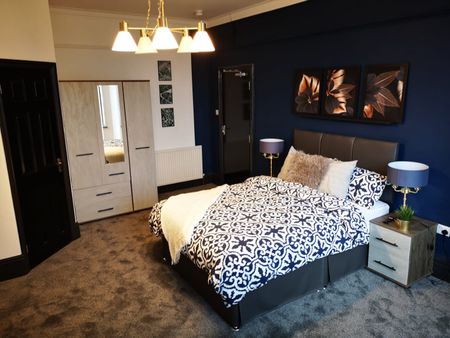 8 Lovely En-suite Double Rooms - Photo 3