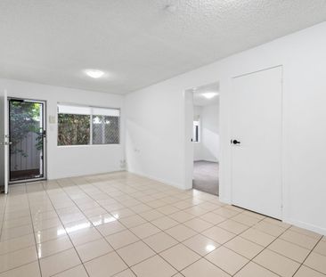 BEAUTIFUL EXECUTIVE LIVING IN THE HEART OF TARRAGINDI - Photo 5