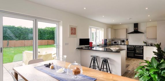4 bedroom detached house to rent - Photo 2