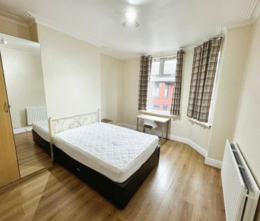 4 bedroom terraced house to rent - Photo 3