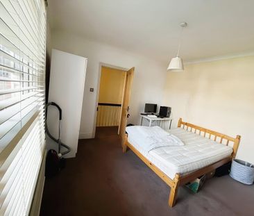 4 bedroom terraced house to rent - Photo 2