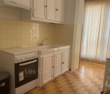 Location Appartement 2 pièces 45m² LA SEYNE SUR MER 83500 - Photo 2