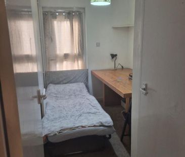 4 bedroom terraced house to rent - Photo 1