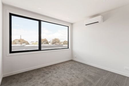 Thinking of selling? Contact our agent - Photo 3