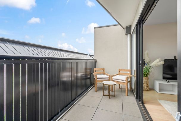 Fully Furnished, Ultra Modern, Immaculately Maintained Townhouse - Photo 1