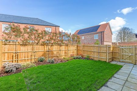 2 bedroom semi-detached house to rent - Photo 4