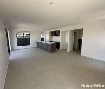 Stylish 4-Bedroom Family Home in Munno Para Downs - Photo 5